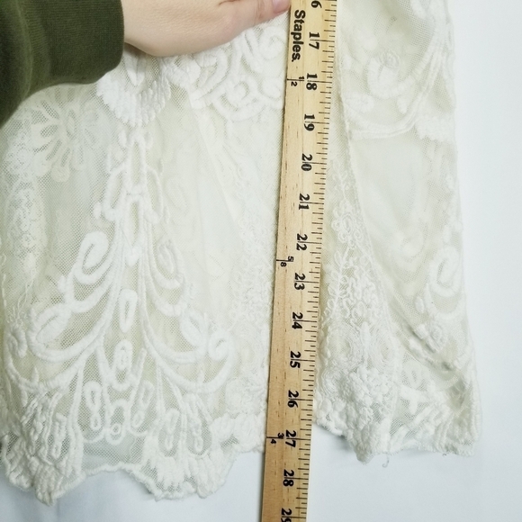 Unbranded No Tags crochet lace top cream overlay small look at measurements - Picture 2 of 7